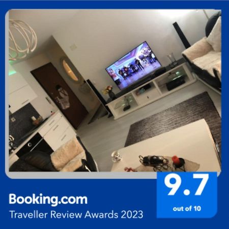 Lovely 2 Bedroom Condo In Gjilan. エクステリア 写真